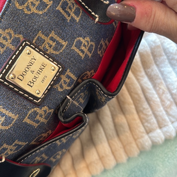 Denim…Dooney and Bourke hobo shoulder bag. - Picture 15 of 15